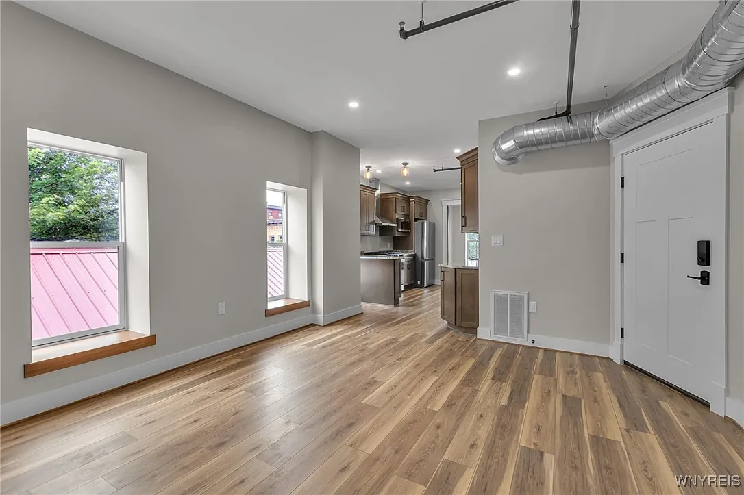 367 Connecticut Street 2, Buffalo, New York 14213, Buffalo, New York 14213, 2 Bedrooms Bedrooms, 10 Rooms Rooms,2 BathroomsBathrooms,Residential Lease,For Rent,367 Connecticut Street 2, Buffalo, New York 14213,B1622716