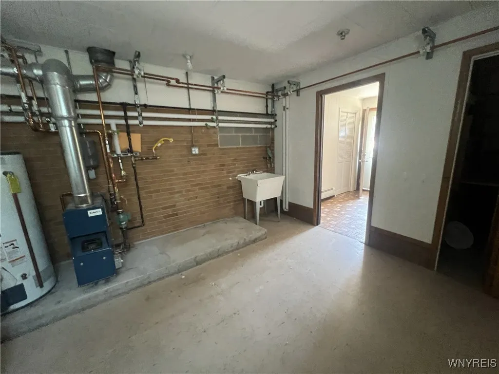 820 Cayuga Creek Road, Cheektowaga, New York 14227, Cheektowaga, New York 14227, 3 Bedrooms Bedrooms, 6 Rooms Rooms,1 BathroomBathrooms,Residential Lease,For Rent,820 Cayuga Creek Road, Cheektowaga, New York 14227,B1623355