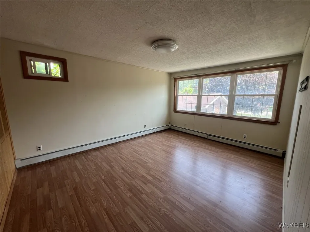 820 Cayuga Creek Road, Cheektowaga, New York 14227, Cheektowaga, New York 14227, 3 Bedrooms Bedrooms, 6 Rooms Rooms,1 BathroomBathrooms,Residential Lease,For Rent,820 Cayuga Creek Road, Cheektowaga, New York 14227,B1623355