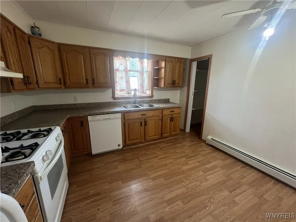 820 Cayuga Creek Road, Cheektowaga, New York 14227, Cheektowaga, New York 14227, 3 Bedrooms Bedrooms, 6 Rooms Rooms,1 BathroomBathrooms,Residential Lease,For Rent,820 Cayuga Creek Road, Cheektowaga, New York 14227,B1623355