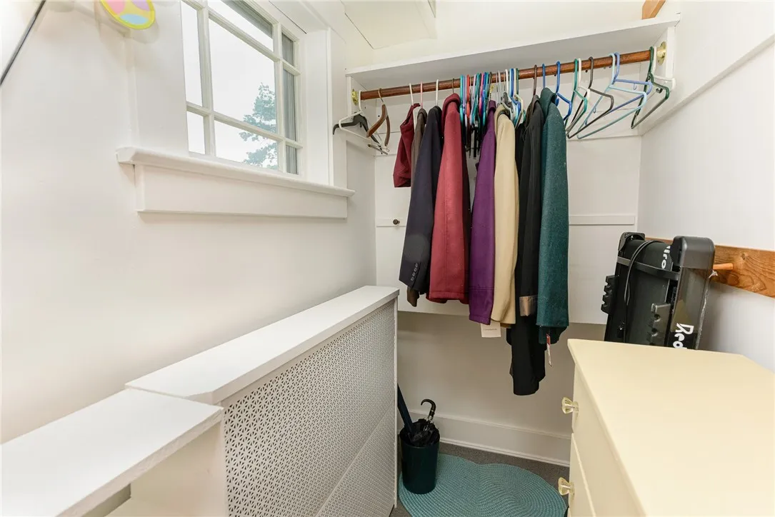 34 Cleverdale Road, Greece, New York 14616, Greece, New York 14616, 4 Bedrooms Bedrooms, 7 Rooms Rooms,2 BathroomsBathrooms,Residential,For Sale,34 Cleverdale Road, Greece, New York 14616,R1623204