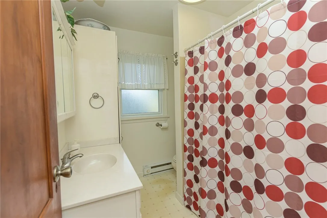 34 Cleverdale Road, Greece, New York 14616, Greece, New York 14616, 4 Bedrooms Bedrooms, 7 Rooms Rooms,2 BathroomsBathrooms,Residential,For Sale,34 Cleverdale Road, Greece, New York 14616,R1623204