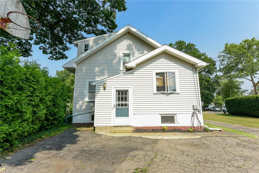 34 Cleverdale Road, Greece, New York 14616, Greece, New York 14616, 4 Bedrooms Bedrooms, 7 Rooms Rooms,2 BathroomsBathrooms,Residential,For Sale,34 Cleverdale Road, Greece, New York 14616,R1623204