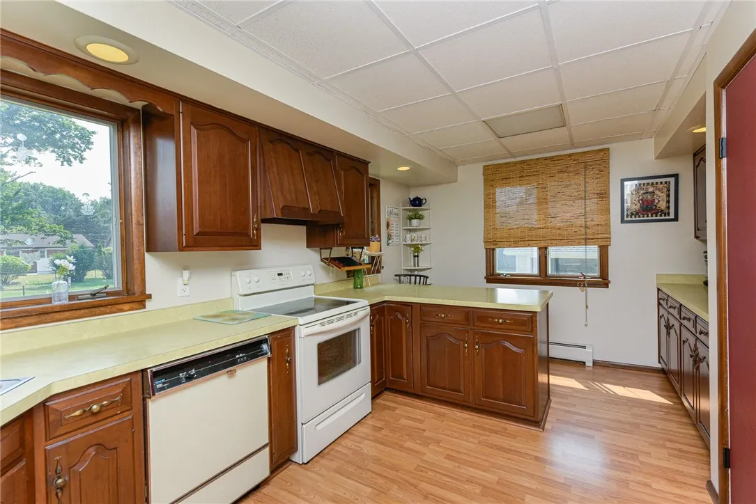 34 Cleverdale Road, Greece, New York 14616, Greece, New York 14616, 4 Bedrooms Bedrooms, 7 Rooms Rooms,2 BathroomsBathrooms,Residential,For Sale,34 Cleverdale Road, Greece, New York 14616,R1623204