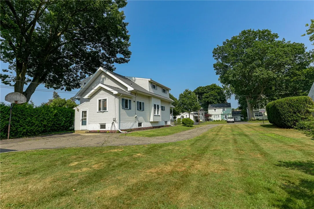 34 Cleverdale Road, Greece, New York 14616, Greece, New York 14616, 4 Bedrooms Bedrooms, 7 Rooms Rooms,2 BathroomsBathrooms,Residential,For Sale,34 Cleverdale Road, Greece, New York 14616,R1623204