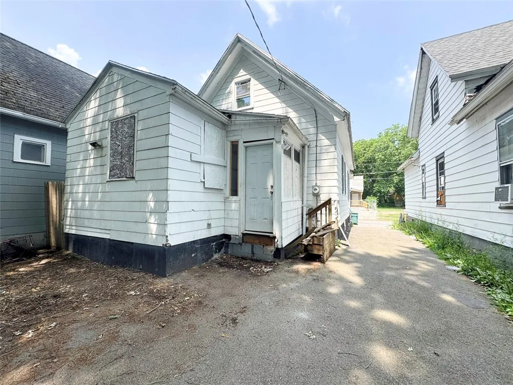 81 Kosciusko Street, Rochester, New York 14621, Rochester, New York 14621, 2 Bedrooms Bedrooms, 6 Rooms Rooms,1 BathroomBathrooms,Residential,For Sale,81 Kosciusko Street, Rochester, New York 14621,R1621904