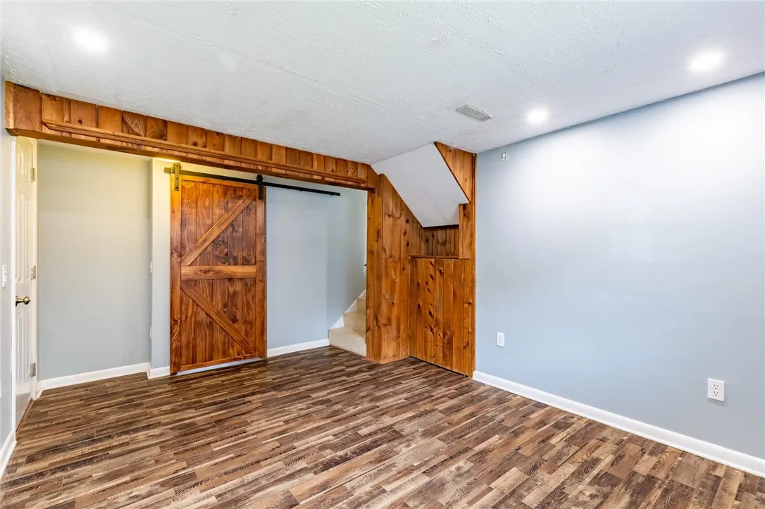 3382 Pennyroyal Court, Walworth, New York 14568, Walworth, New York 14568, 3 Bedrooms Bedrooms, 6 Rooms Rooms,1 BathroomBathrooms,Residential,For Sale,3382 Pennyroyal Court, Walworth, New York 14568,R1623122