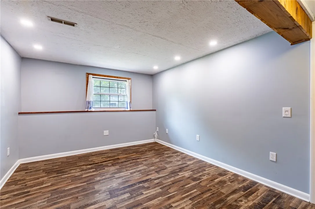 3382 Pennyroyal Court, Walworth, New York 14568, Walworth, New York 14568, 3 Bedrooms Bedrooms, 6 Rooms Rooms,1 BathroomBathrooms,Residential,For Sale,3382 Pennyroyal Court, Walworth, New York 14568,R1623122