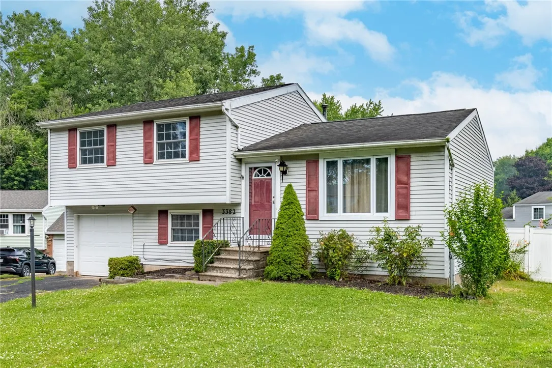 3382 Pennyroyal Court, Walworth, New York 14568, Walworth, New York 14568, 3 Bedrooms Bedrooms, 6 Rooms Rooms,1 BathroomBathrooms,Residential,For Sale,3382 Pennyroyal Court, Walworth, New York 14568,R1623122