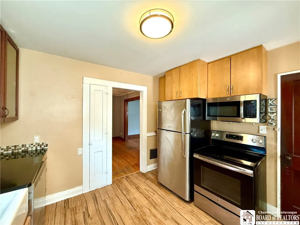 1338 Newland Avenue, Jamestown, New York 14701, Jamestown, New York 14701, 3 Bedrooms Bedrooms, 9 Rooms Rooms,2 BathroomsBathrooms,Residential,For Sale,1338 Newland Avenue, Jamestown, New York 14701,R1623364