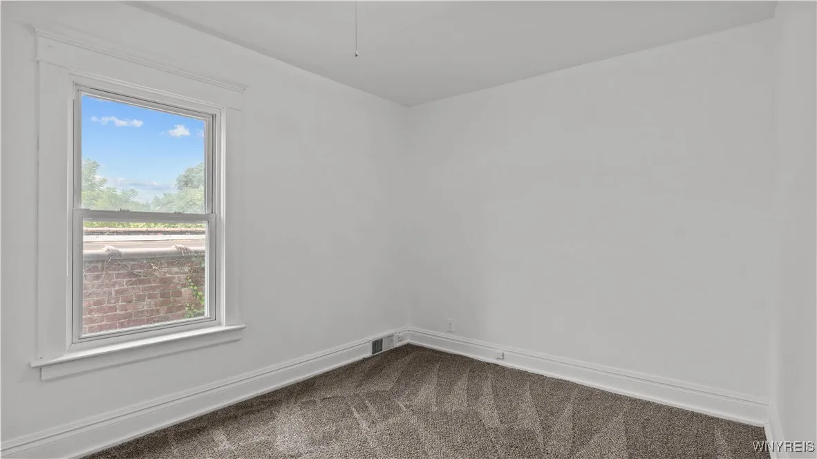 59 Inwood Place, Buffalo, New York 14209, Buffalo, New York 14209, 8 Bedrooms Bedrooms, ,3 BathroomsBathrooms,Residential,For Sale,59 Inwood Place, Buffalo, New York 14209,B1612532