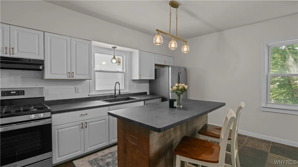 59 Inwood Place, Buffalo, New York 14209, Buffalo, New York 14209, 8 Bedrooms Bedrooms, ,3 BathroomsBathrooms,Residential,For Sale,59 Inwood Place, Buffalo, New York 14209,B1612532