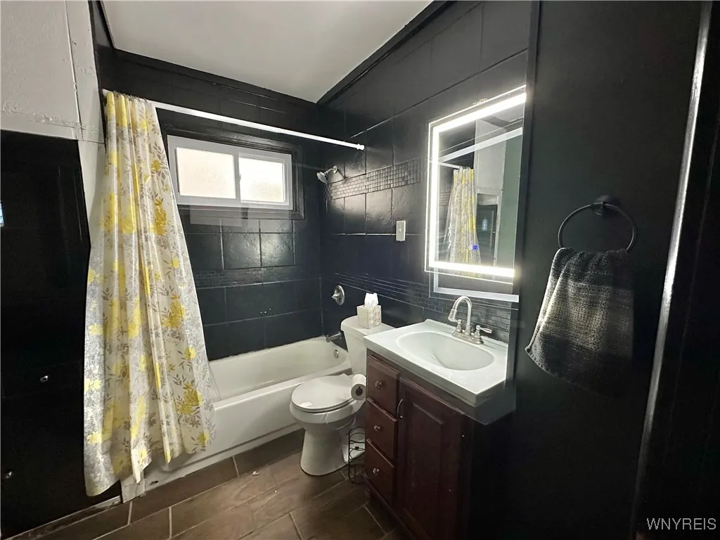 59 Inwood Place, Buffalo, New York 14209, Buffalo, New York 14209, 8 Bedrooms Bedrooms, ,3 BathroomsBathrooms,Residential,For Sale,59 Inwood Place, Buffalo, New York 14209,B1612532