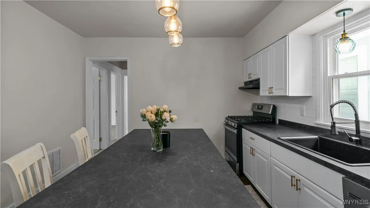 59 Inwood Place, Buffalo, New York 14209, Buffalo, New York 14209, 8 Bedrooms Bedrooms, ,3 BathroomsBathrooms,Residential,For Sale,59 Inwood Place, Buffalo, New York 14209,B1612532