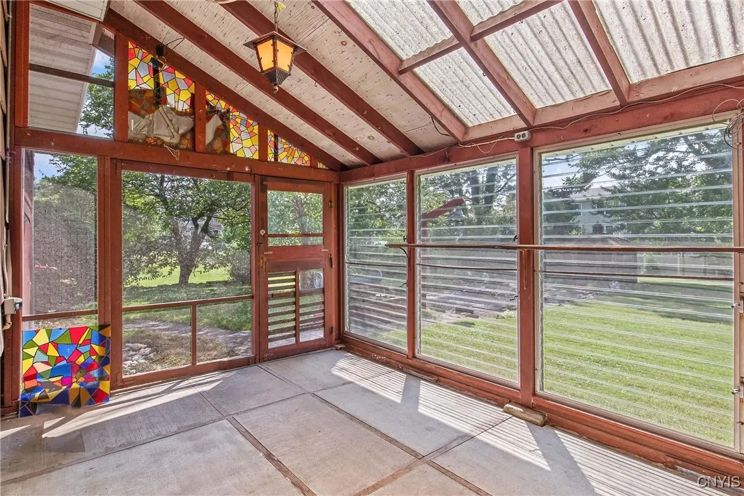 Fantastic screen room with cement patio!