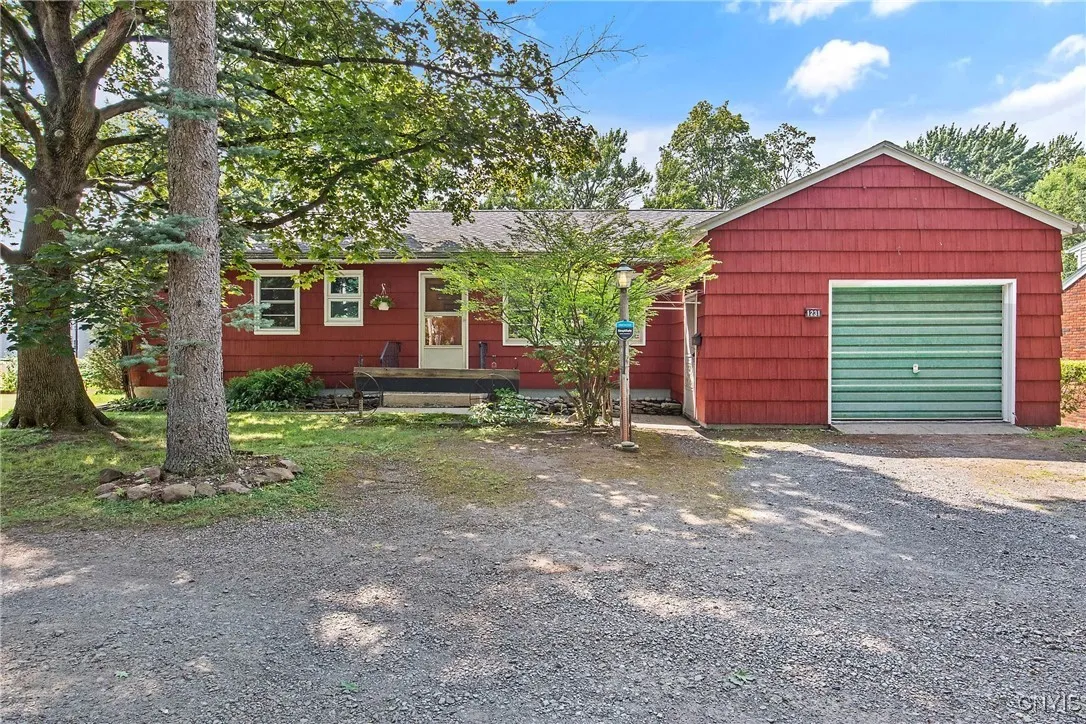 1231 Tulip Street, Salina, New York 13090, Salina, New York 13090, 3 Bedrooms Bedrooms, 9 Rooms Rooms,1 BathroomBathrooms,Residential,For Sale,1231 Tulip Street, Salina, New York 13090,S1623290
