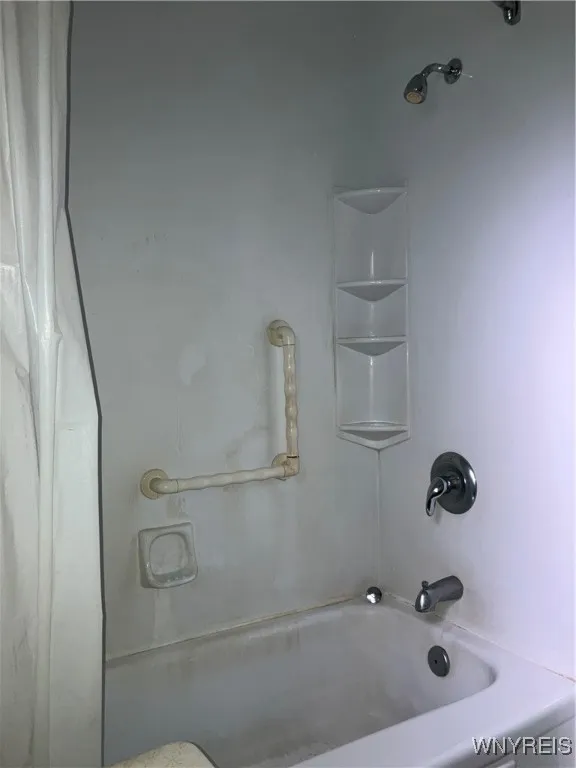 2737 21st Street, Niagara Falls, New York 14305, Niagara Falls, New York 14305, 3 Bedrooms Bedrooms, 6 Rooms Rooms,1 BathroomBathrooms,Residential Lease,For Rent,2737 21st Street, Niagara Falls, New York 14305,B1621963