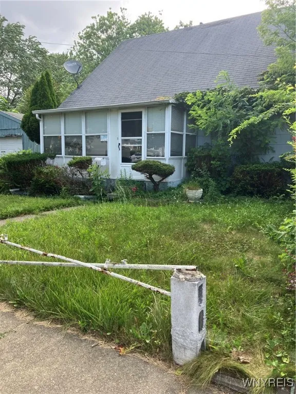 2737 21st Street, Niagara Falls, New York 14305, Niagara Falls, New York 14305, 3 Bedrooms Bedrooms, 6 Rooms Rooms,1 BathroomBathrooms,Residential Lease,For Rent,2737 21st Street, Niagara Falls, New York 14305,B1621963