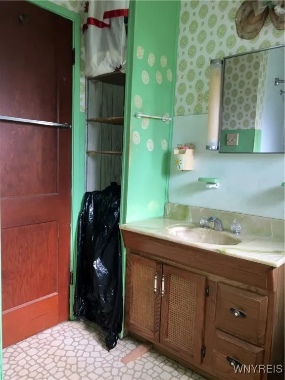 2737 21st Street, Niagara Falls, New York 14305, Niagara Falls, New York 14305, 3 Bedrooms Bedrooms, 6 Rooms Rooms,1 BathroomBathrooms,Residential Lease,For Rent,2737 21st Street, Niagara Falls, New York 14305,B1621963