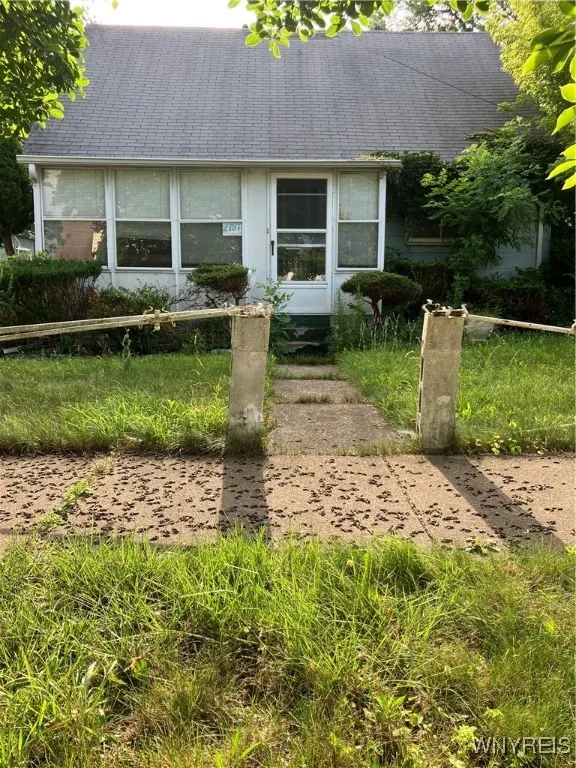 2737 21st Street, Niagara Falls, New York 14305, Niagara Falls, New York 14305, 3 Bedrooms Bedrooms, 6 Rooms Rooms,1 BathroomBathrooms,Residential Lease,For Rent,2737 21st Street, Niagara Falls, New York 14305,B1621963