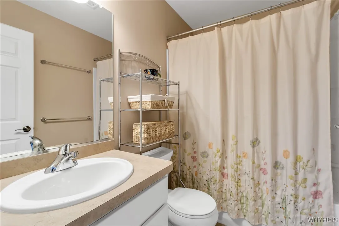 18 Lakeview Court N, Elma, New York 14059, Elma, New York 14059, 3 Bedrooms Bedrooms, 7 Rooms Rooms,2 BathroomsBathrooms,Residential,For Sale,18 Lakeview Court N, Elma, New York 14059,B1622878