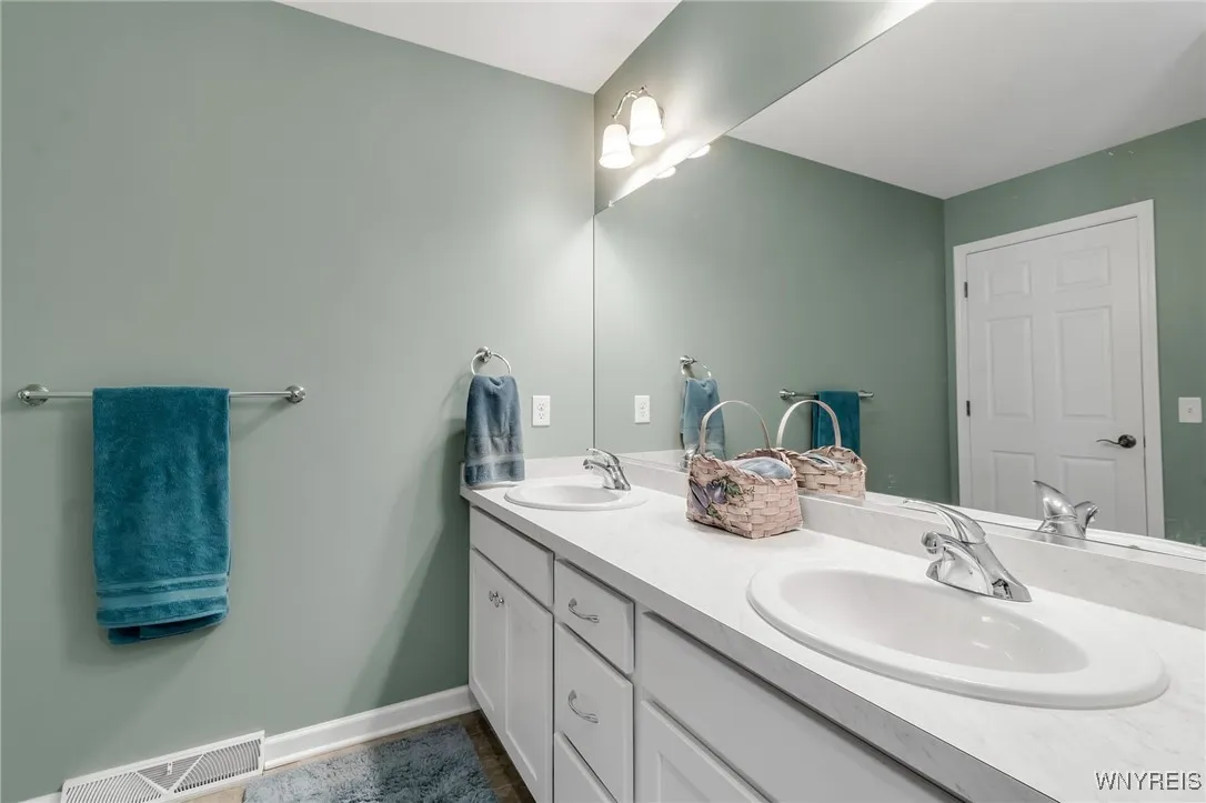 18 Lakeview Court N, Elma, New York 14059, Elma, New York 14059, 3 Bedrooms Bedrooms, 7 Rooms Rooms,2 BathroomsBathrooms,Residential,For Sale,18 Lakeview Court N, Elma, New York 14059,B1622878