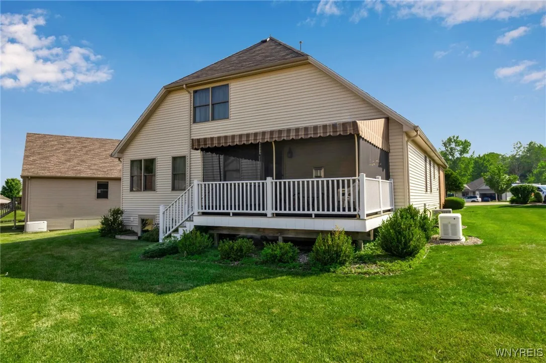 18 Lakeview Court N, Elma, New York 14059, Elma, New York 14059, 3 Bedrooms Bedrooms, 7 Rooms Rooms,2 BathroomsBathrooms,Residential,For Sale,18 Lakeview Court N, Elma, New York 14059,B1622878