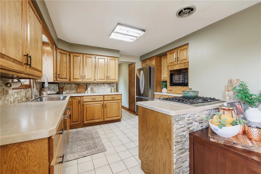 271 Belvista Drive, Penfield, New York 14625, Penfield, New York 14625, 4 Bedrooms Bedrooms, 11 Rooms Rooms,3 BathroomsBathrooms,Residential,Closed,271 Belvista Drive, Penfield, New York 14625,0,R1622430