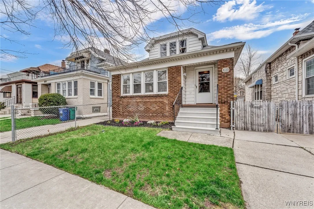 355 South Ogden Street, Buffalo, New York 14206, Buffalo, New York 14206, 3 Bedrooms Bedrooms, 9 Rooms Rooms,1 BathroomBathrooms,Residential Lease,For Rent,355 South Ogden Street, Buffalo, New York 14206,B1620989