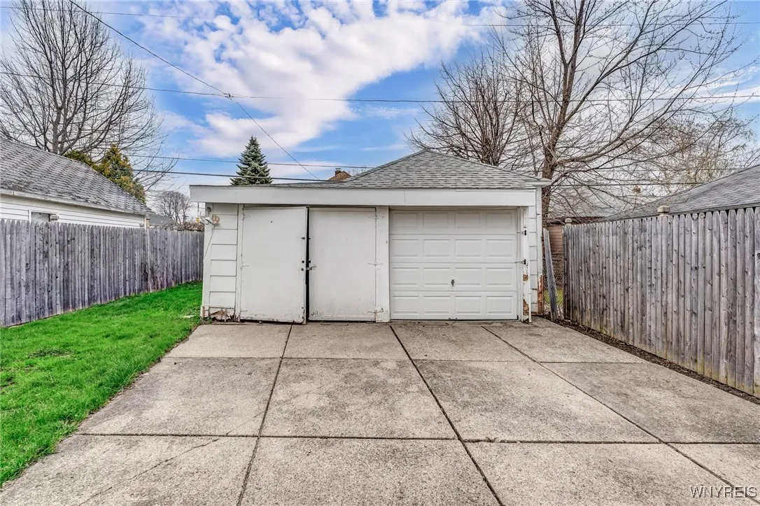 355 South Ogden Street, Buffalo, New York 14206, Buffalo, New York 14206, 3 Bedrooms Bedrooms, 9 Rooms Rooms,1 BathroomBathrooms,Residential Lease,For Rent,355 South Ogden Street, Buffalo, New York 14206,B1620989