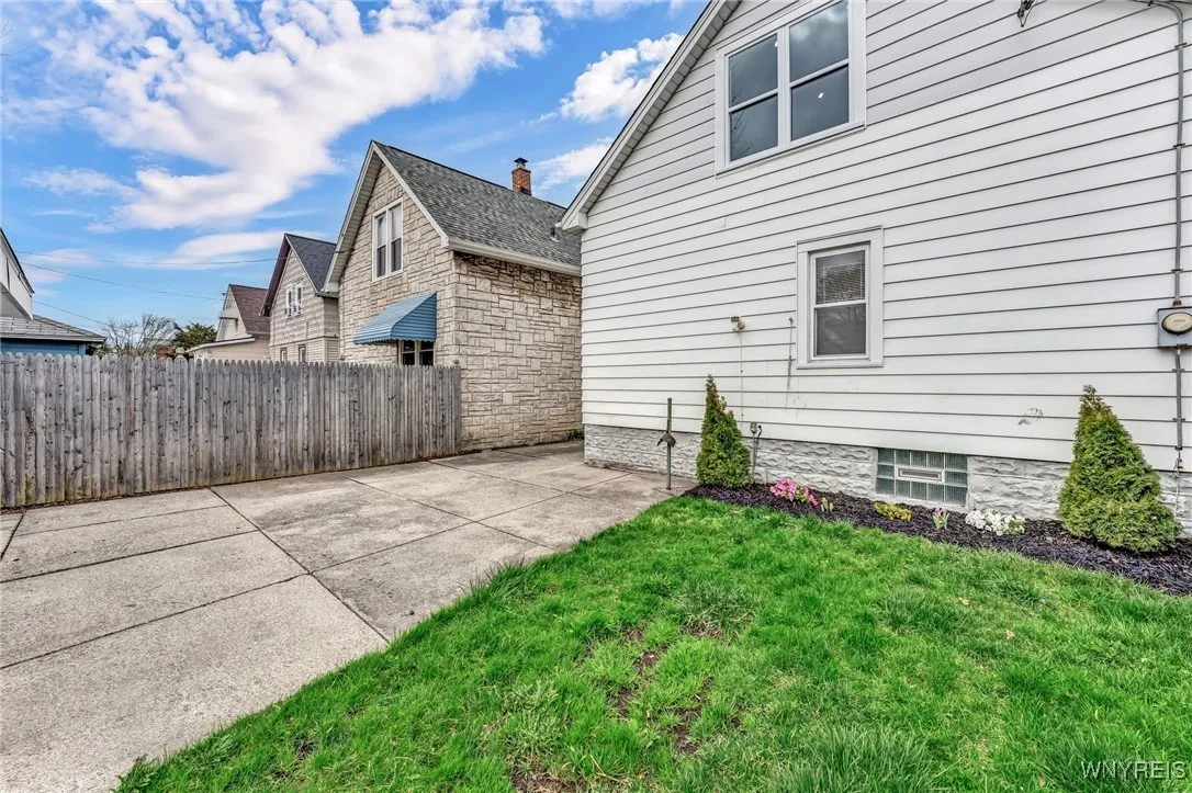 355 South Ogden Street, Buffalo, New York 14206, Buffalo, New York 14206, 3 Bedrooms Bedrooms, 9 Rooms Rooms,1 BathroomBathrooms,Residential Lease,For Rent,355 South Ogden Street, Buffalo, New York 14206,B1620989