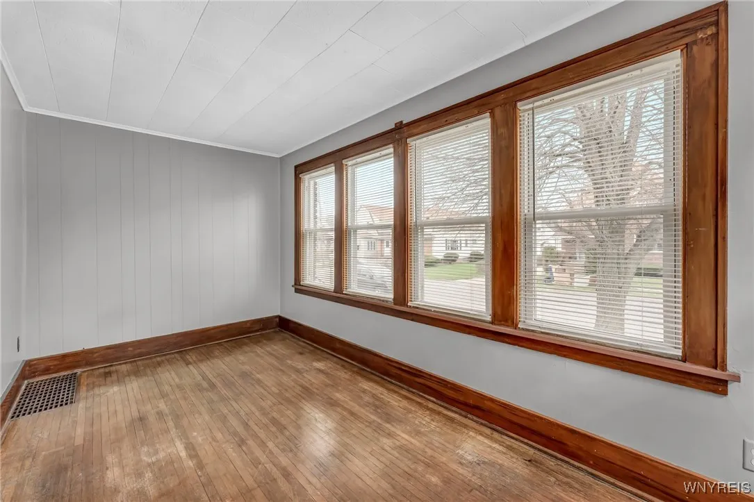 355 South Ogden Street, Buffalo, New York 14206, Buffalo, New York 14206, 3 Bedrooms Bedrooms, 9 Rooms Rooms,1 BathroomBathrooms,Residential Lease,For Rent,355 South Ogden Street, Buffalo, New York 14206,B1620989