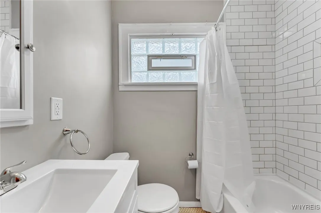 355 South Ogden Street, Buffalo, New York 14206, Buffalo, New York 14206, 3 Bedrooms Bedrooms, 9 Rooms Rooms,1 BathroomBathrooms,Residential Lease,For Rent,355 South Ogden Street, Buffalo, New York 14206,B1620989