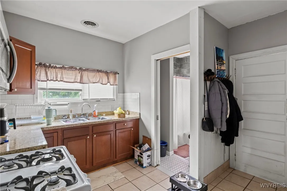 877 Prospect Avenue, Buffalo, New York 14213, Buffalo, New York 14213, 8 Bedrooms Bedrooms, ,4 BathroomsBathrooms,Residential,For Sale,877 Prospect Avenue, Buffalo, New York 14213,B1623020