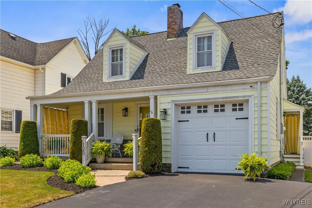 125 Hyde Park, Lockport City, New York 14094, Lockport City, New York 14094, 3 Bedrooms Bedrooms, 7 Rooms Rooms,1 BathroomBathrooms,Residential,For Sale,125 Hyde Park, Lockport City, New York 14094,B1623392