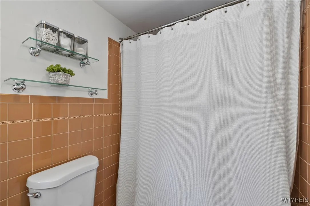 125 Hyde Park, Lockport City, New York 14094, Lockport City, New York 14094, 3 Bedrooms Bedrooms, 7 Rooms Rooms,1 BathroomBathrooms,Residential,For Sale,125 Hyde Park, Lockport City, New York 14094,B1623392