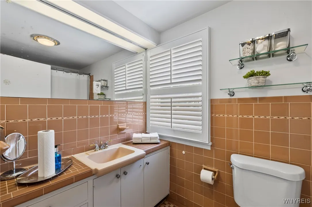 125 Hyde Park, Lockport City, New York 14094, Lockport City, New York 14094, 3 Bedrooms Bedrooms, 7 Rooms Rooms,1 BathroomBathrooms,Residential,For Sale,125 Hyde Park, Lockport City, New York 14094,B1623392
