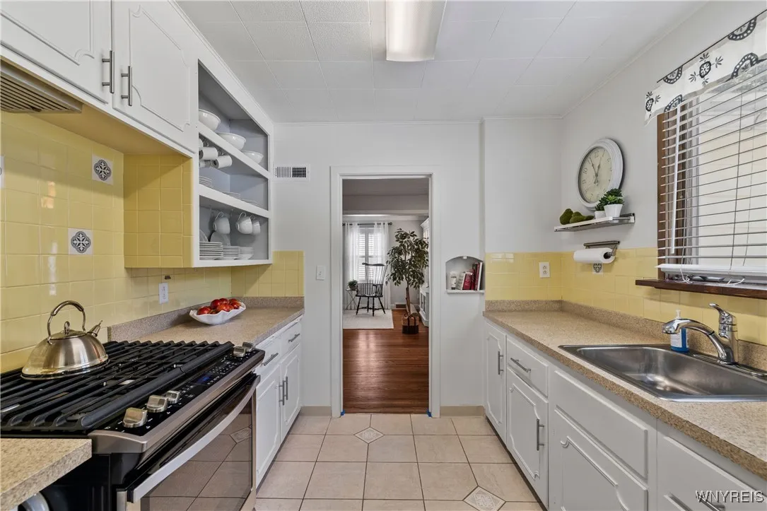 125 Hyde Park, Lockport City, New York 14094, Lockport City, New York 14094, 3 Bedrooms Bedrooms, 7 Rooms Rooms,1 BathroomBathrooms,Residential,For Sale,125 Hyde Park, Lockport City, New York 14094,B1623392