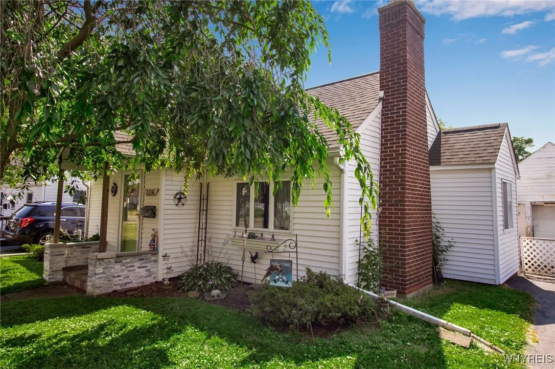 306 Barnsdale Avenue, West Seneca, New York 14224, West Seneca, New York 14224, 2 Bedrooms Bedrooms, 6 Rooms Rooms,1 BathroomBathrooms,Residential,For Sale,306 Barnsdale Avenue, West Seneca, New York 14224,B1623147