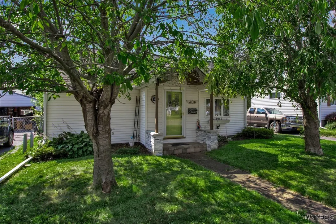 306 Barnsdale Avenue, West Seneca, New York 14224, West Seneca, New York 14224, 2 Bedrooms Bedrooms, 6 Rooms Rooms,1 BathroomBathrooms,Residential,For Sale,306 Barnsdale Avenue, West Seneca, New York 14224,B1623147