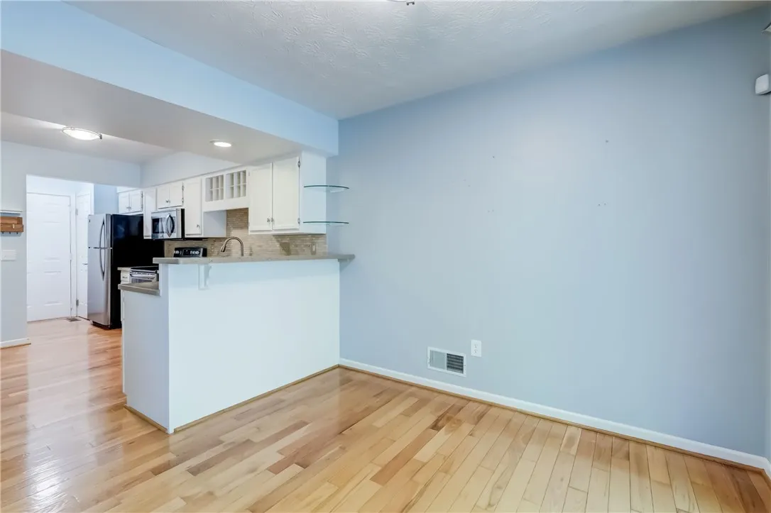 8 Le Marc Court, Brighton, New York 14618, Brighton, New York 14618, 2 Bedrooms Bedrooms, 6 Rooms Rooms,1 BathroomBathrooms,Residential,Closed,8 Le Marc Court, Brighton, New York 14618,0,R1614377