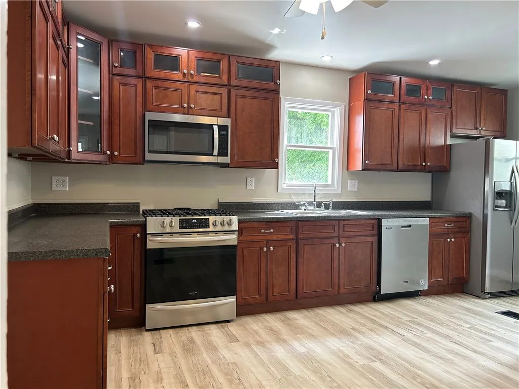 111 Lewis Street, Geneva City, New York 14456, Geneva City, New York 14456, 4 Bedrooms Bedrooms, 6 Rooms Rooms,2 BathroomsBathrooms,Residential,For Sale,111 Lewis Street, Geneva City, New York 14456,R1623228