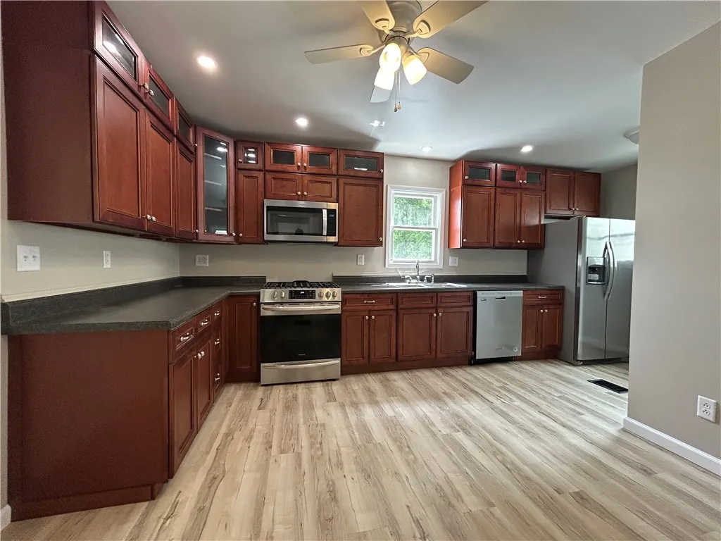 111 Lewis Street, Geneva City, New York 14456, Geneva City, New York 14456, 4 Bedrooms Bedrooms, 6 Rooms Rooms,2 BathroomsBathrooms,Residential,For Sale,111 Lewis Street, Geneva City, New York 14456,R1623228