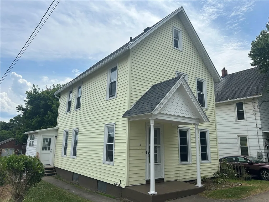 111 Lewis Street, Geneva City, New York 14456, Geneva City, New York 14456, 4 Bedrooms Bedrooms, 6 Rooms Rooms,2 BathroomsBathrooms,Residential,For Sale,111 Lewis Street, Geneva City, New York 14456,R1623228