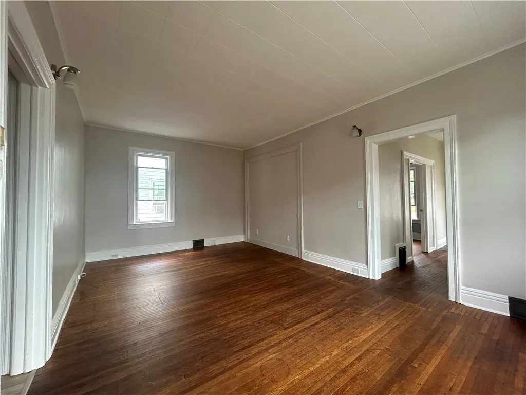 111 Lewis Street, Geneva City, New York 14456, Geneva City, New York 14456, 4 Bedrooms Bedrooms, 6 Rooms Rooms,2 BathroomsBathrooms,Residential,For Sale,111 Lewis Street, Geneva City, New York 14456,R1623228