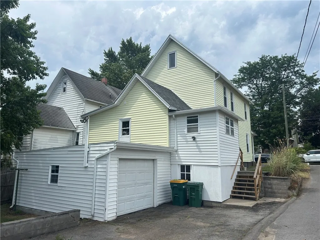 111 Lewis Street, Geneva City, New York 14456, Geneva City, New York 14456, 4 Bedrooms Bedrooms, 6 Rooms Rooms,2 BathroomsBathrooms,Residential,For Sale,111 Lewis Street, Geneva City, New York 14456,R1623228