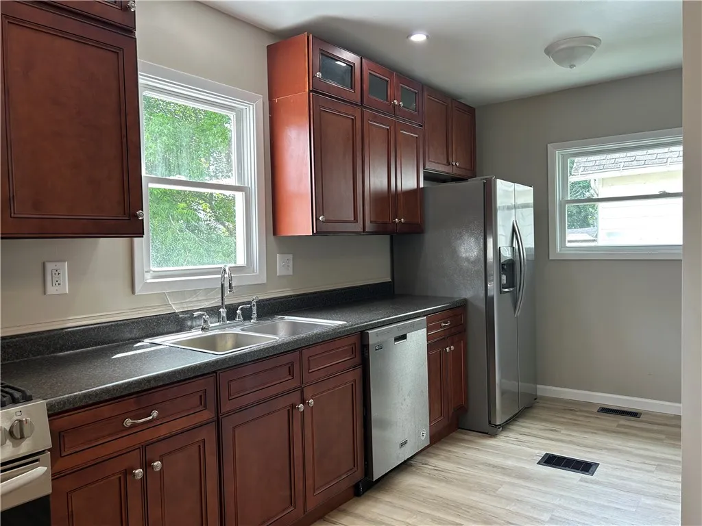 111 Lewis Street, Geneva City, New York 14456, Geneva City, New York 14456, 4 Bedrooms Bedrooms, 6 Rooms Rooms,2 BathroomsBathrooms,Residential,For Sale,111 Lewis Street, Geneva City, New York 14456,R1623228