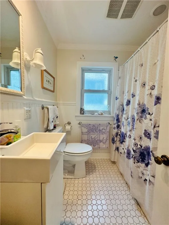 171 Upper Delevan Avenue, Corning City, New York 1, Corning City, New York 14830, 3 Bedrooms Bedrooms, 9 Rooms Rooms,2 BathroomsBathrooms,Residential,For Sale,171 Upper Delevan Avenue, Corning City, New York 1,R1622725