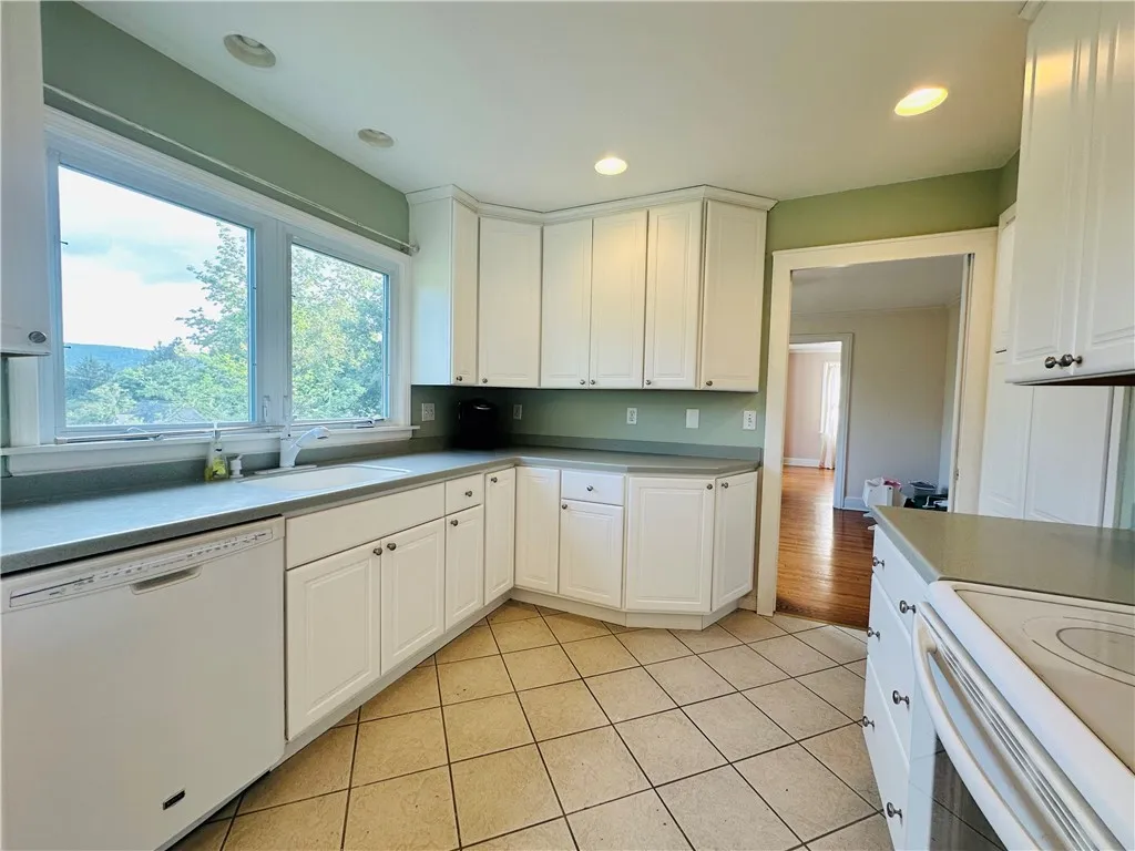 171 Upper Delevan Avenue, Corning City, New York 1, Corning City, New York 14830, 3 Bedrooms Bedrooms, 9 Rooms Rooms,2 BathroomsBathrooms,Residential,For Sale,171 Upper Delevan Avenue, Corning City, New York 1,R1622725