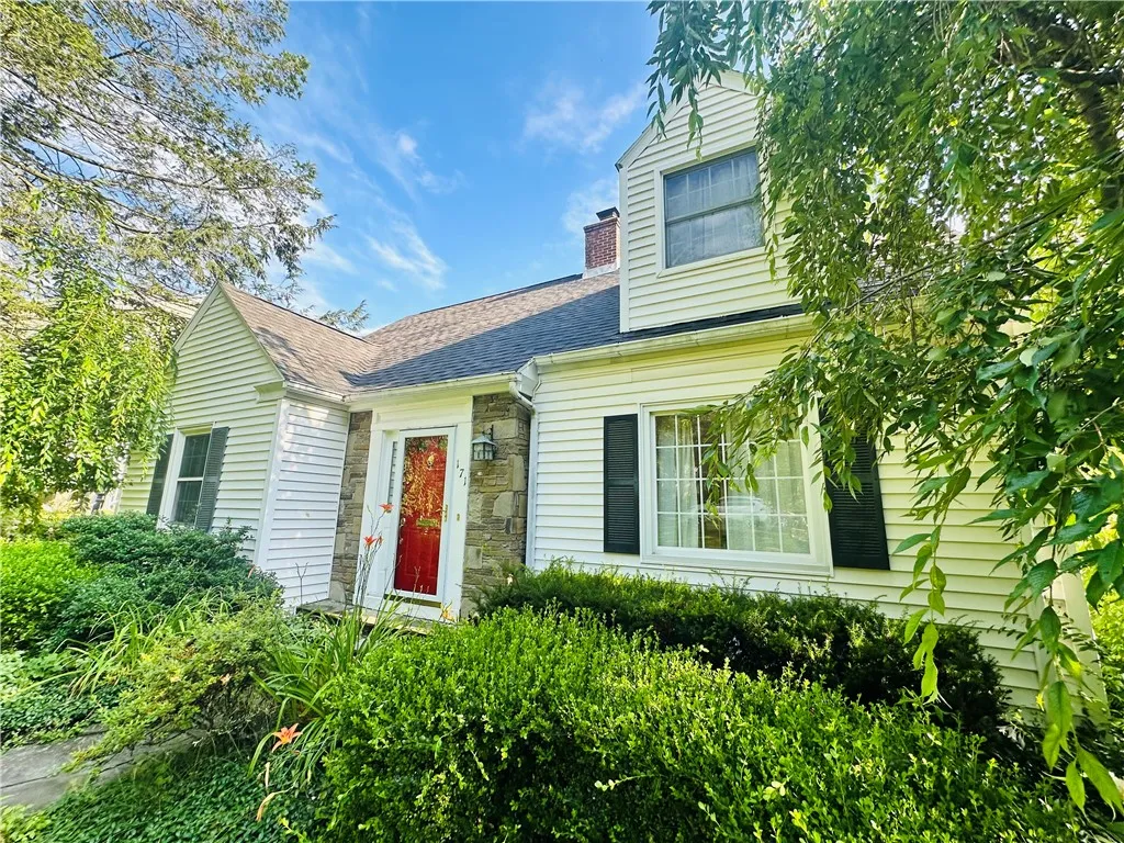 171 Upper Delevan Avenue, Corning City, New York 1, Corning City, New York 14830, 3 Bedrooms Bedrooms, 9 Rooms Rooms,2 BathroomsBathrooms,Residential,For Sale,171 Upper Delevan Avenue, Corning City, New York 1,R1622725